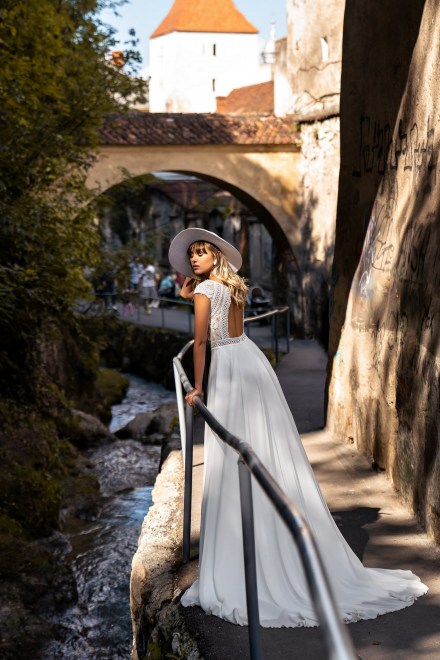 https://elisebride.ro/images/stories/virtuemart/product/9 Mika       (3).jpg